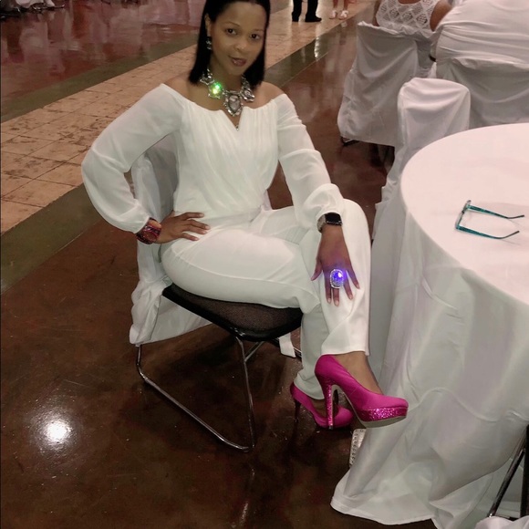 Meet your Posher, Nichole - Picture 2 of 8